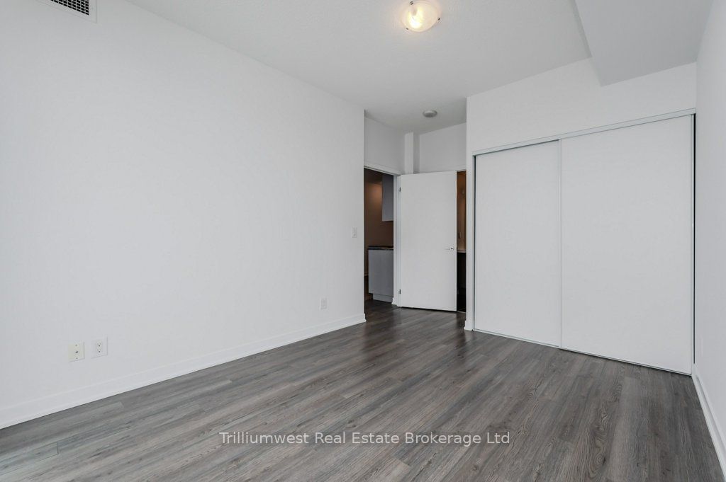 85 Duke St W, unit 1304 for rent