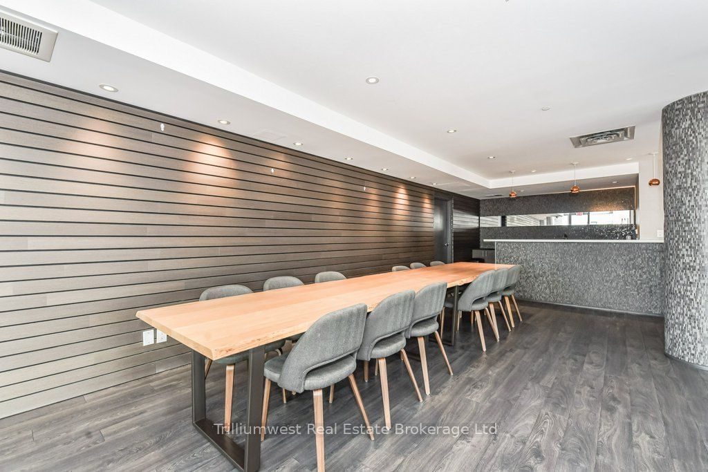 85 Duke St W, unit 1304 for rent