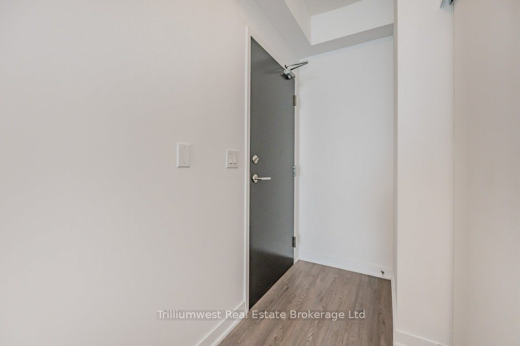 85 Duke St W, unit 1304 for rent