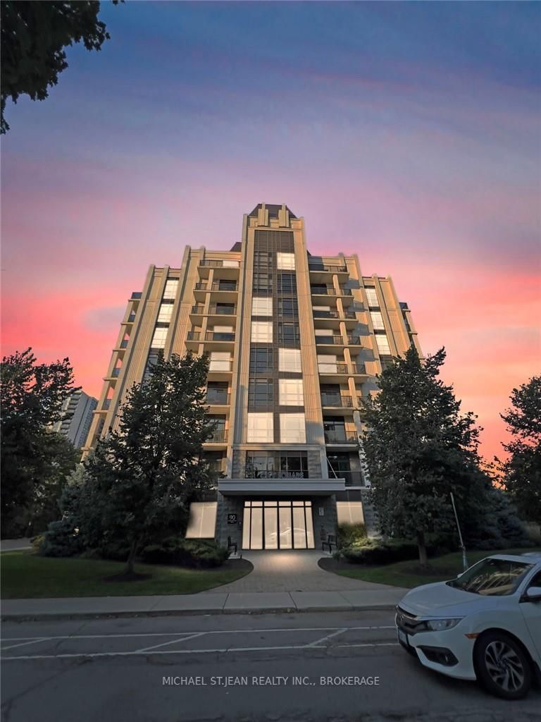 90 Charlton Ave W, unit 801 for sale