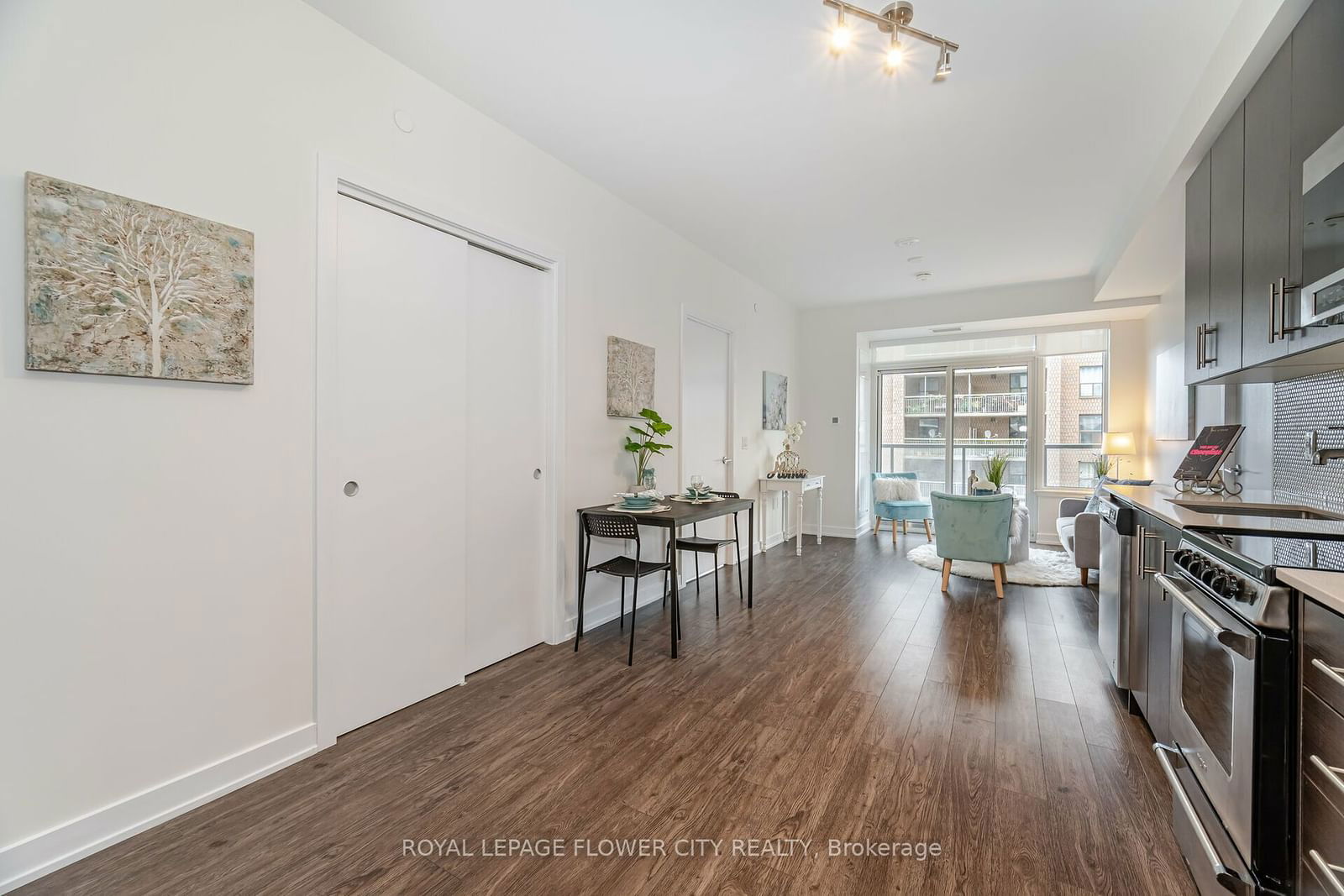 212 King William St, unit 604 for sale