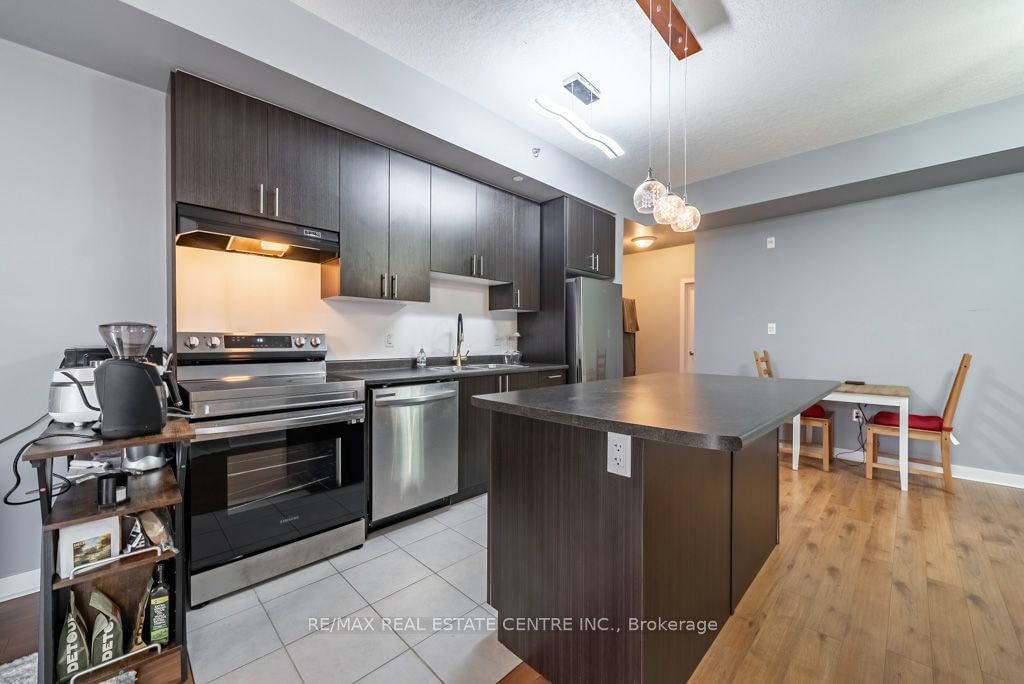 90 Charlton Ave W, unit 502 for sale