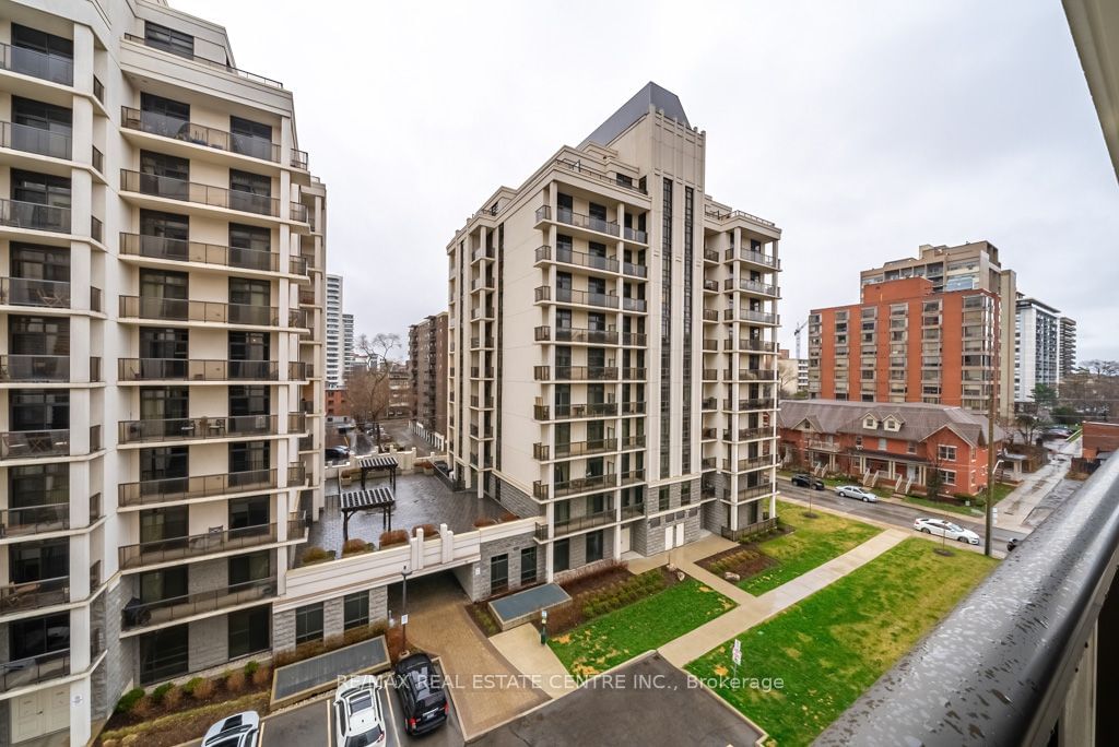 90 Charlton Ave W, unit 502 for sale