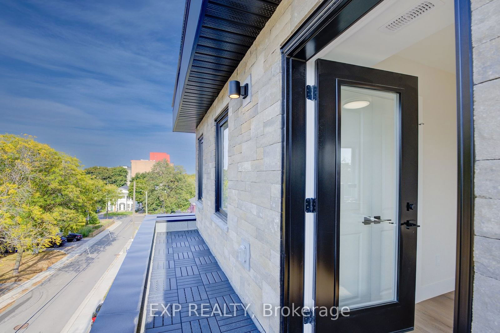 17 Peter St, unit 1 for sale