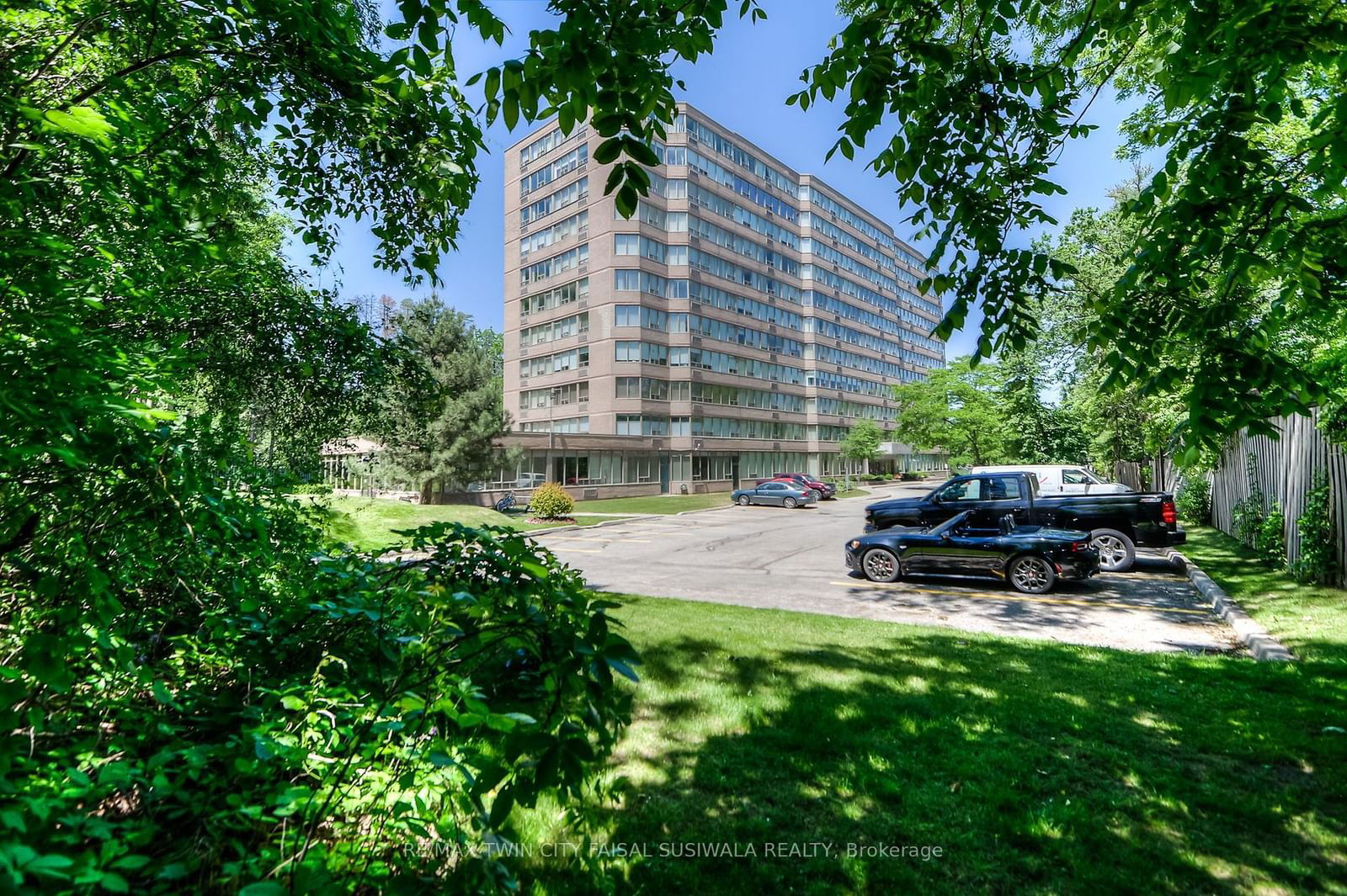 3227 King St E, unit 108 for sale