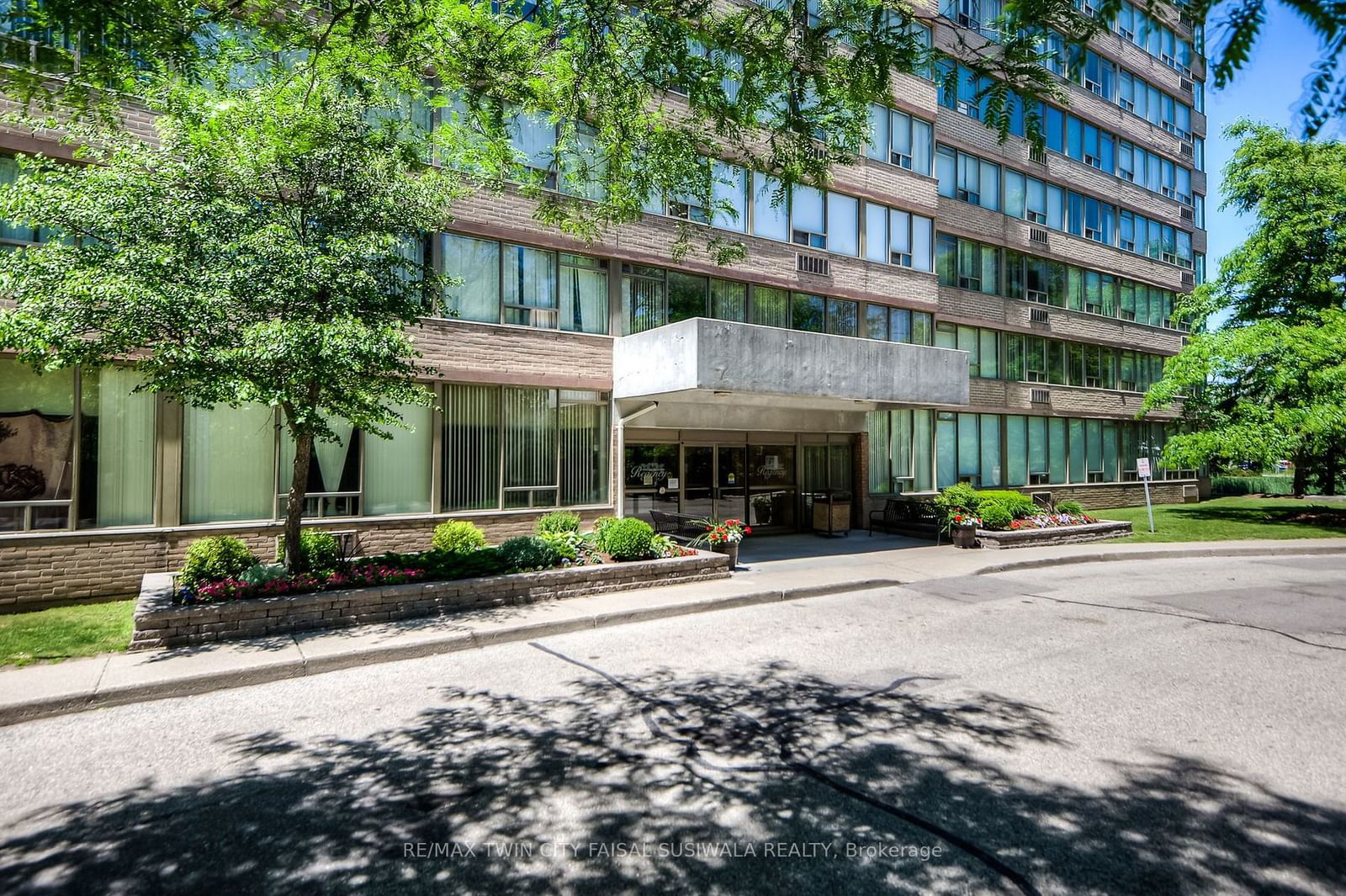 3227 King St E, unit 108 for sale