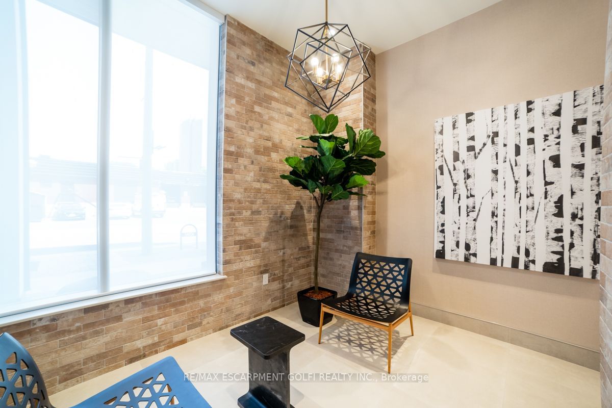 212 King William St, unit 1111 for sale