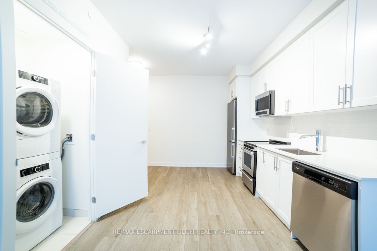 212 King William St, unit 1111 for sale