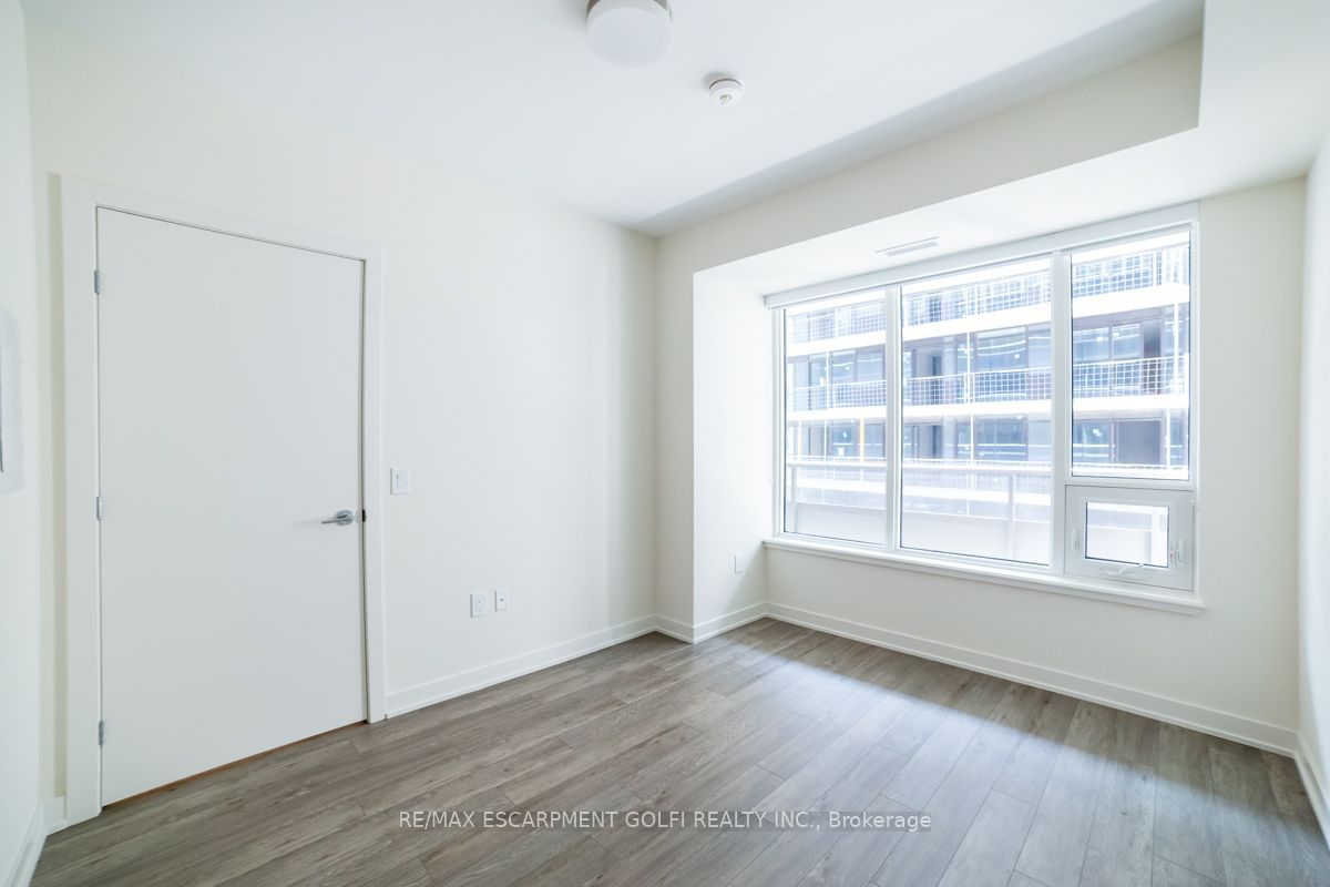 212 King William St, unit 1111 for sale