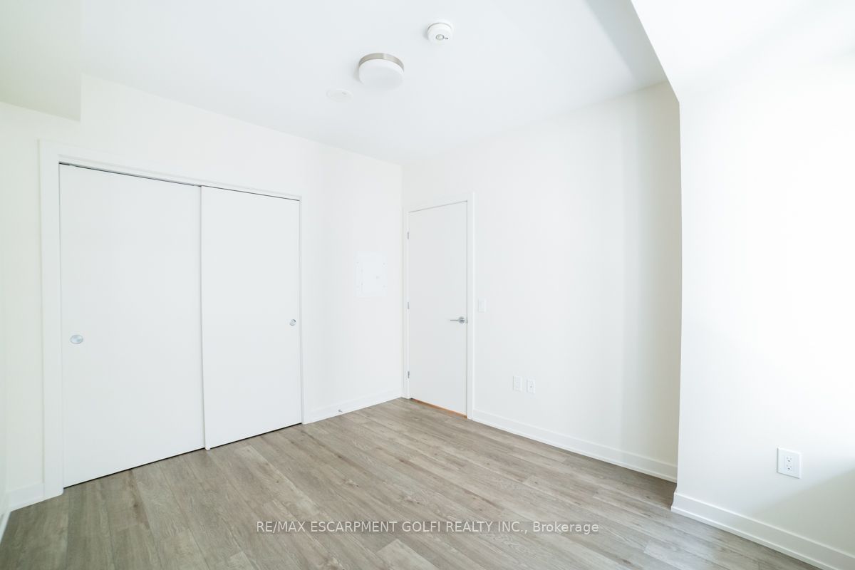 212 King William St, unit 1111 for sale