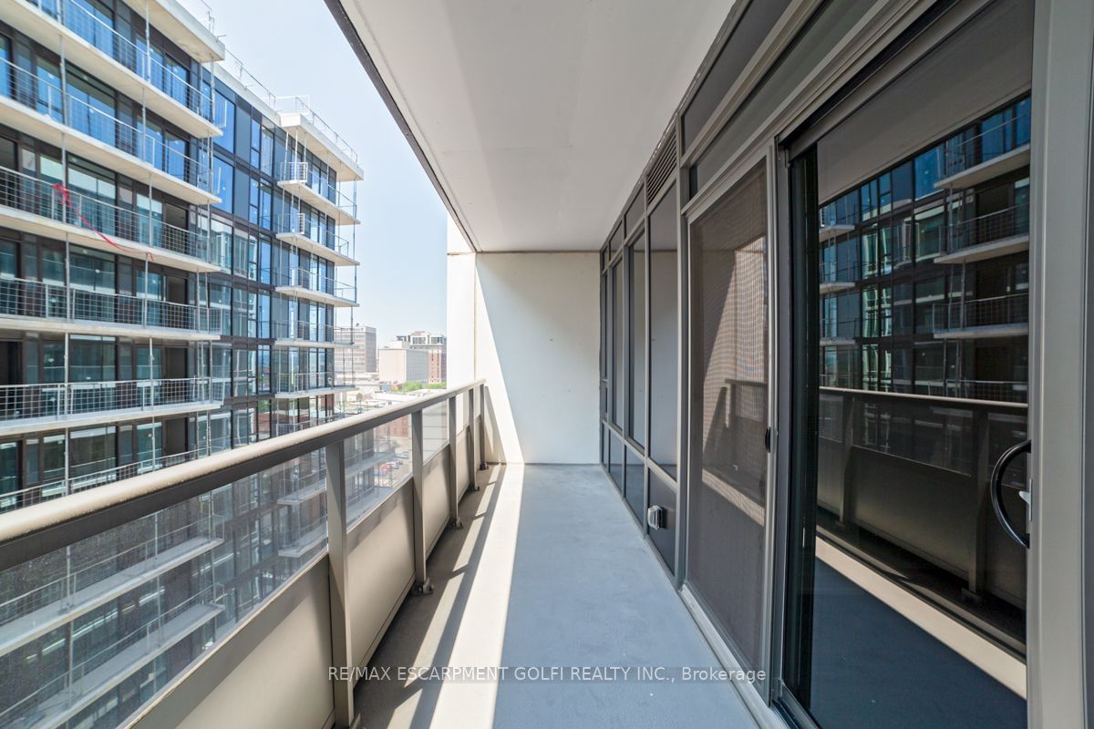 212 King William St, unit 1111 for sale