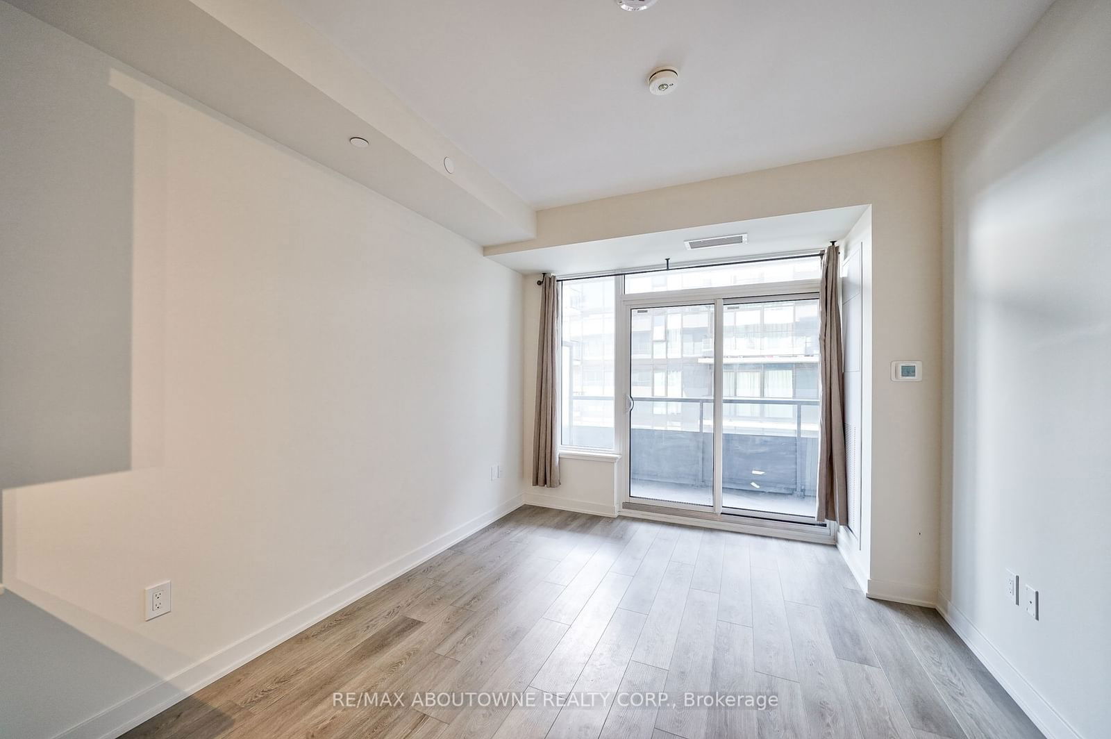 212 King William St, unit 1207 for sale