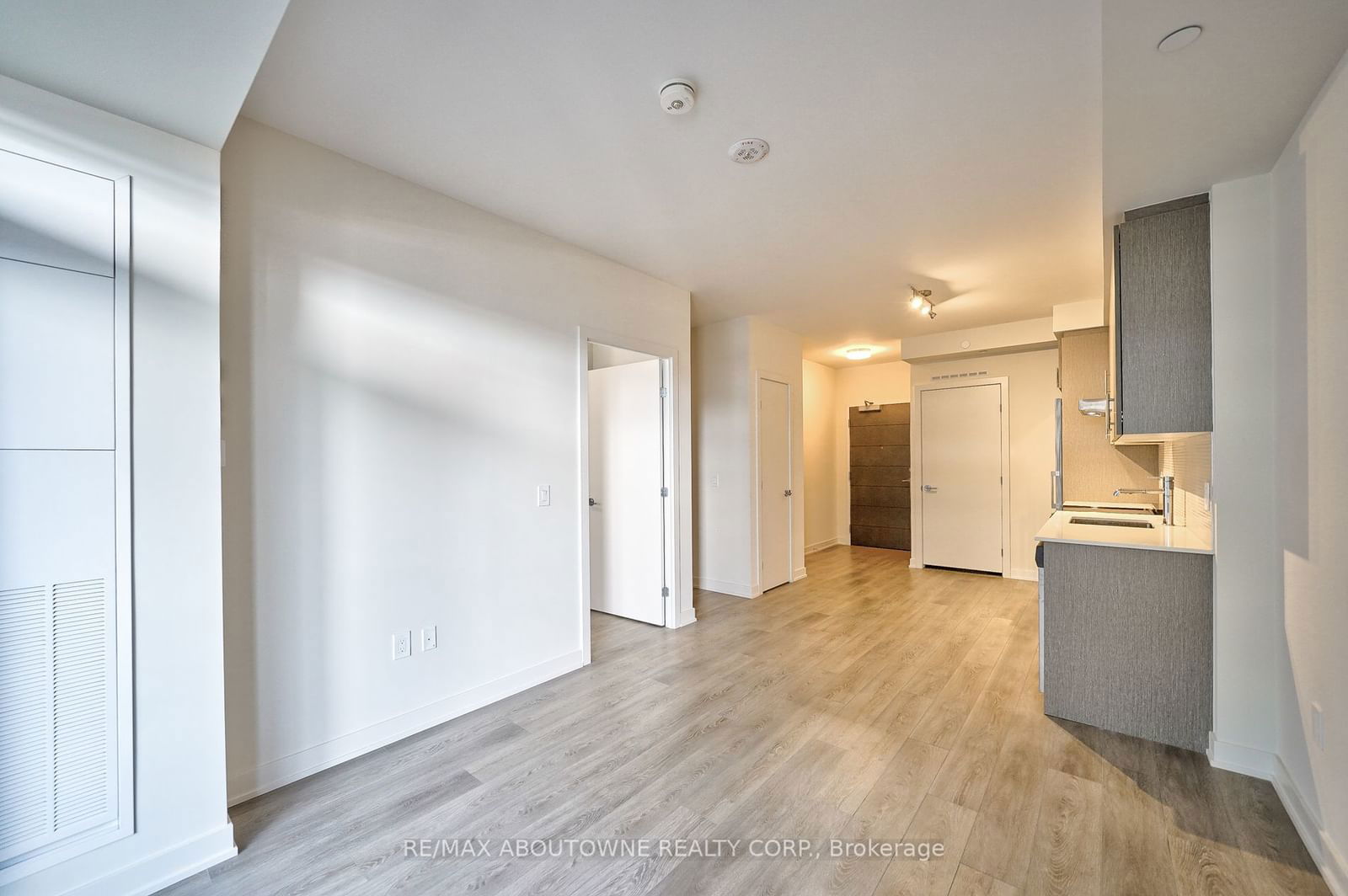 212 King William St, unit 1207 for rent