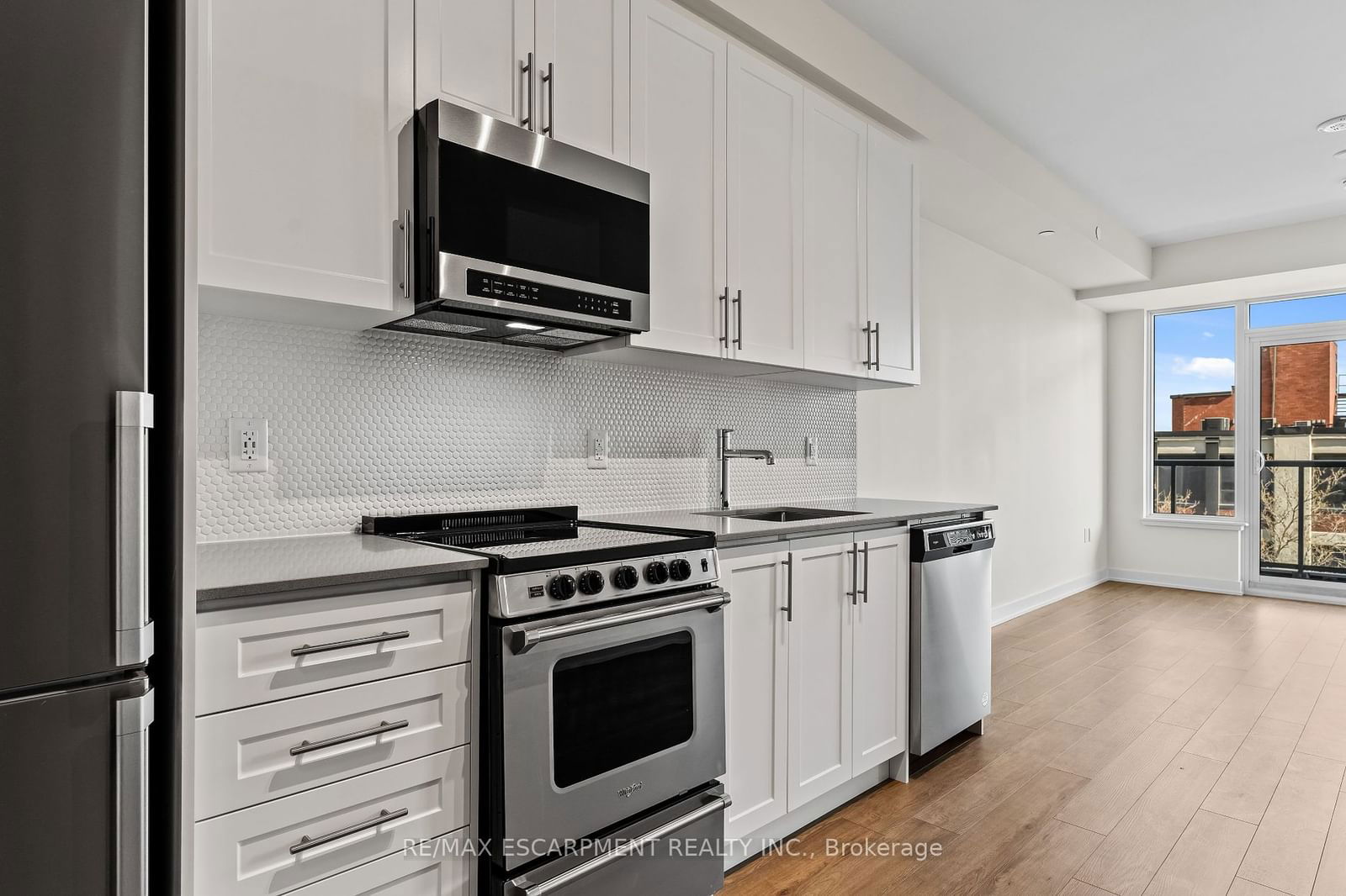 212 King William St, unit 619 for sale