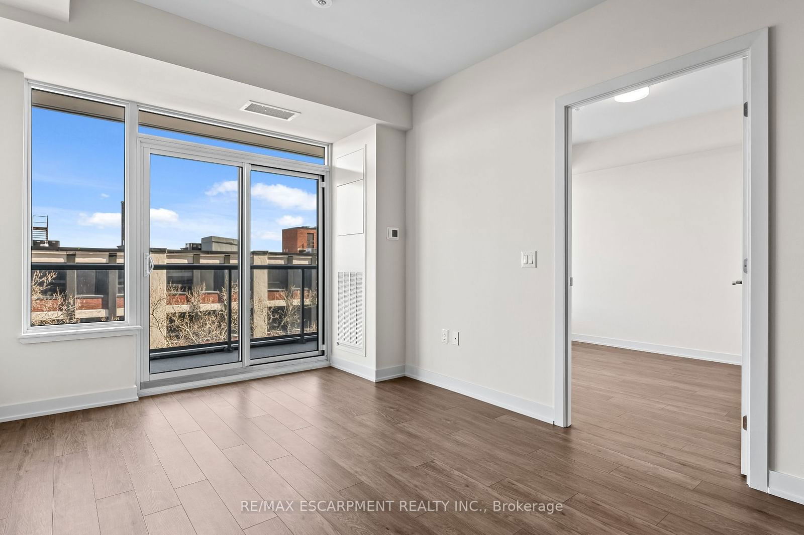 212 King William St, unit 619 for sale