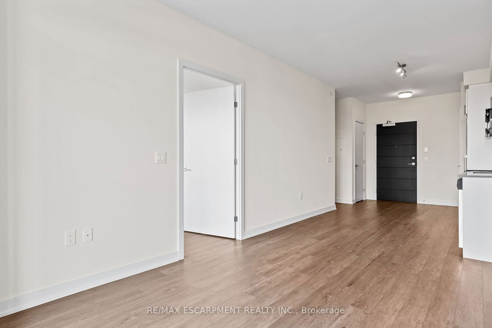 212 King William St, unit 619 for sale