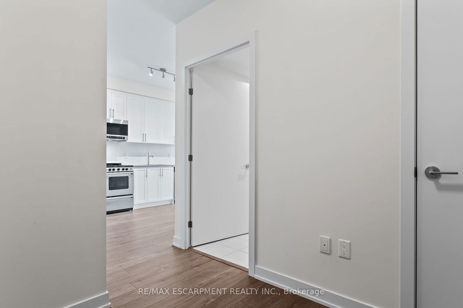 212 King William St, unit 619 for sale