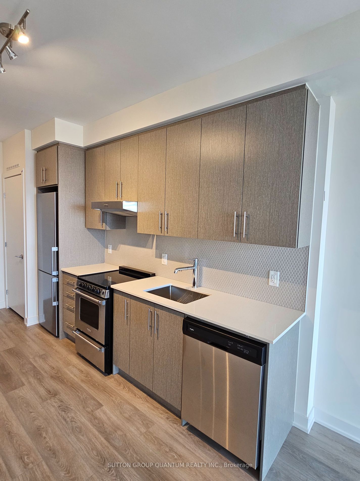 212 King William St, unit 919 for rent