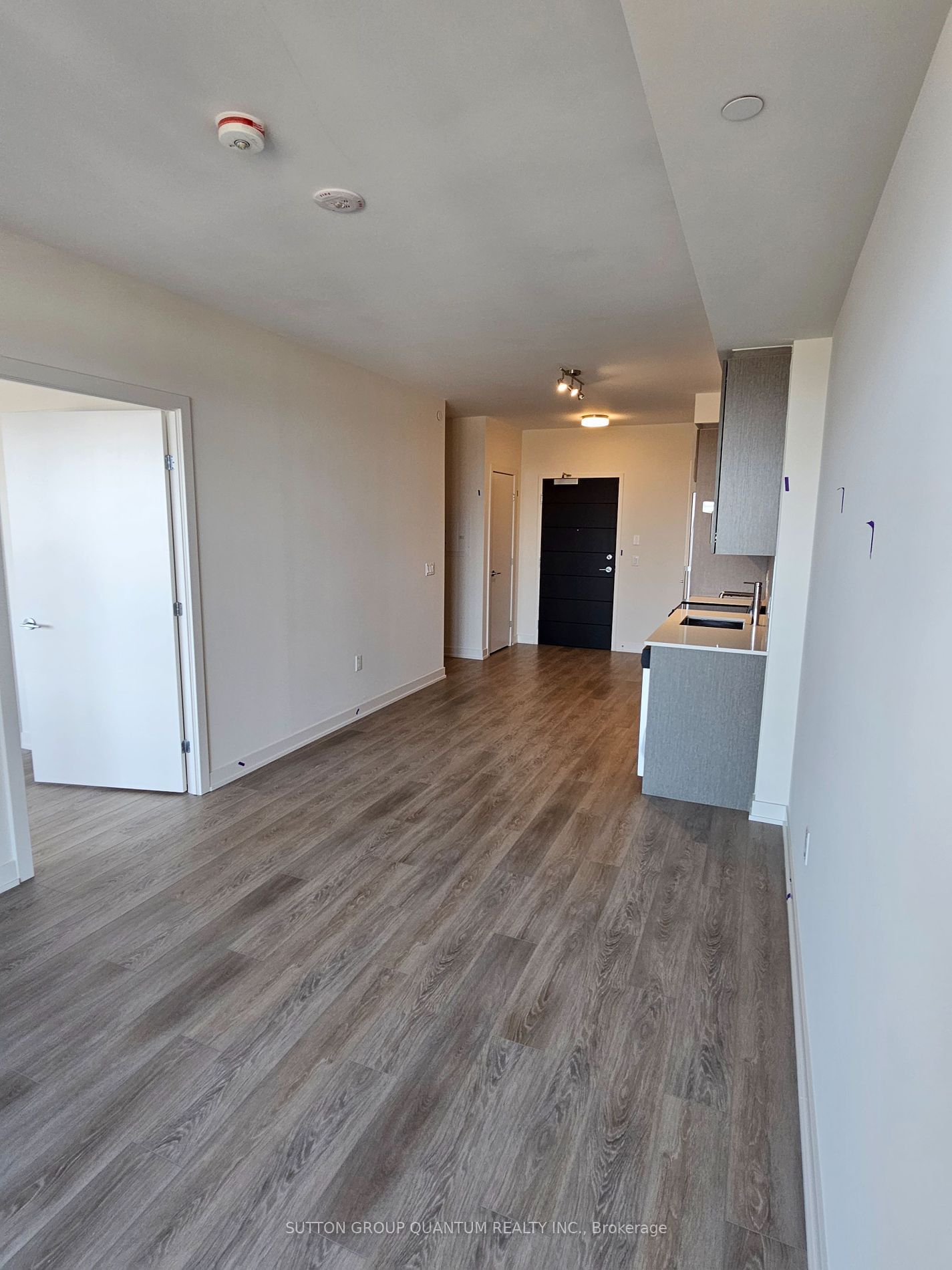 212 King William St, unit 919 for rent