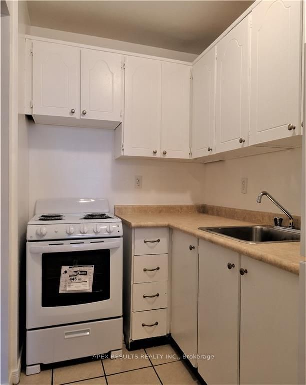 150 Charlton Ave E, unit 503 for rent