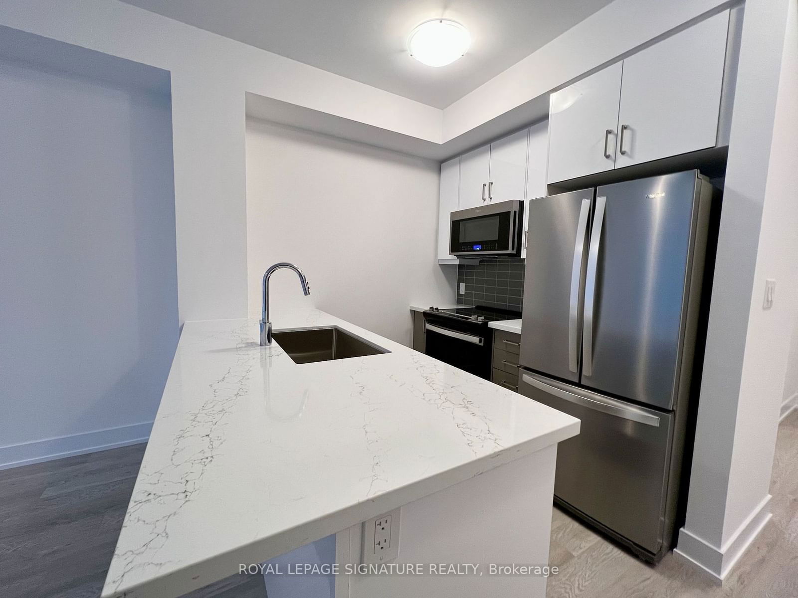 460 Dundas St E, unit 806 for rent