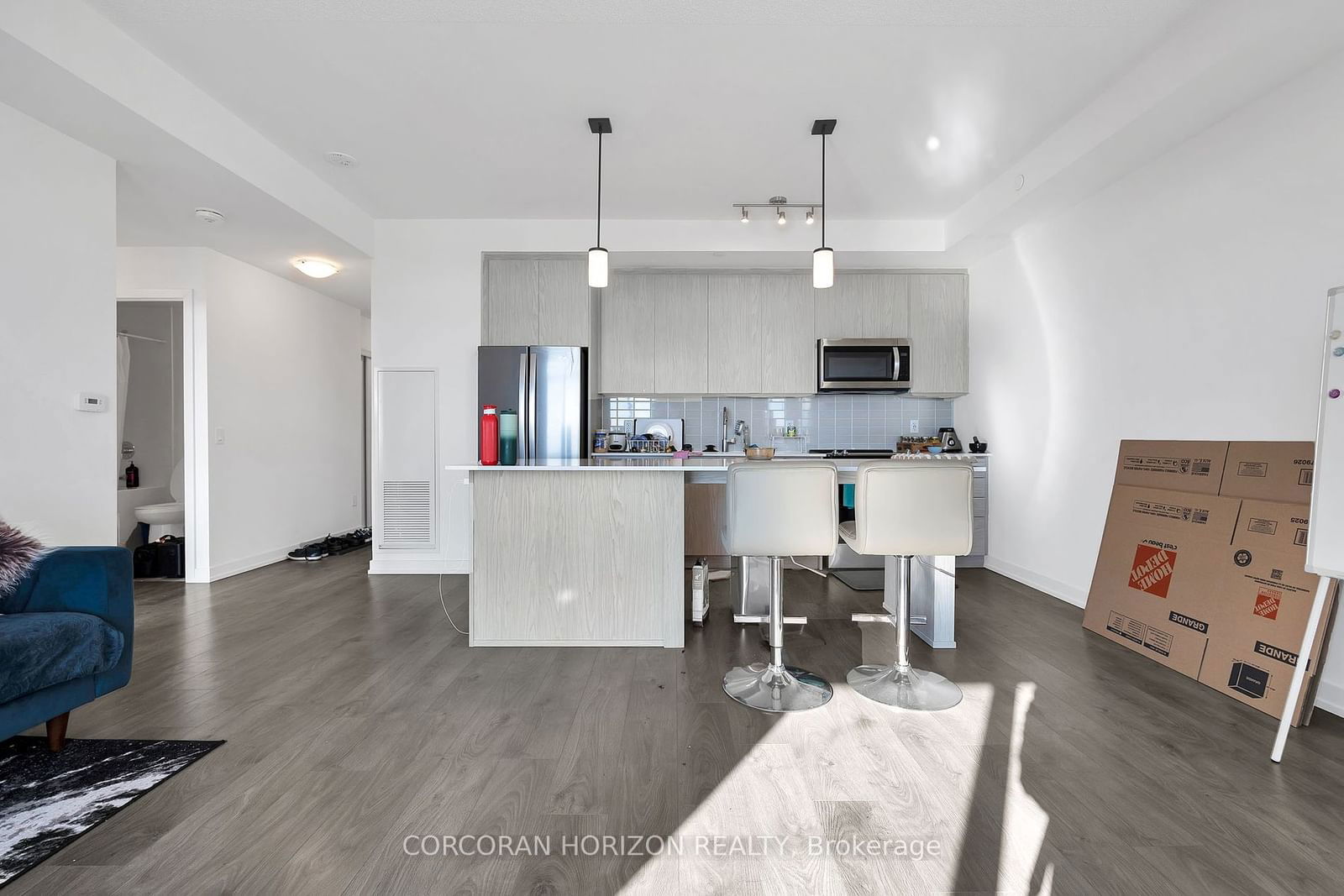 55 Duke St W, unit 1604 for rent