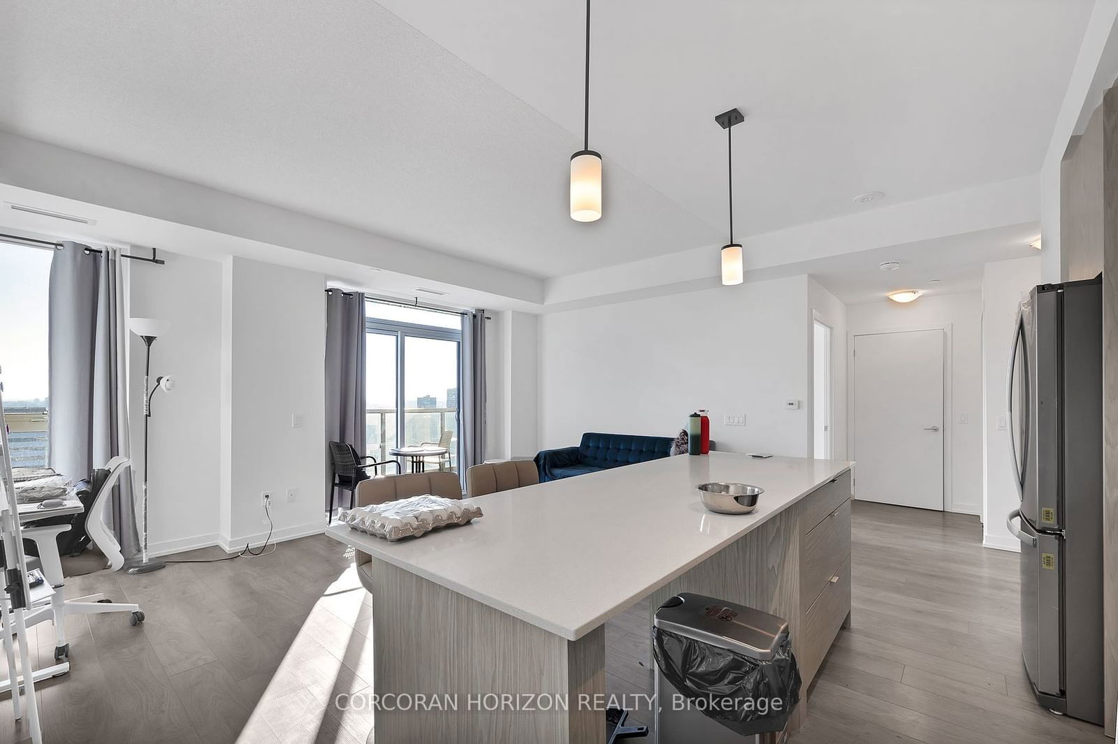 55 Duke St W, unit 1604 for rent