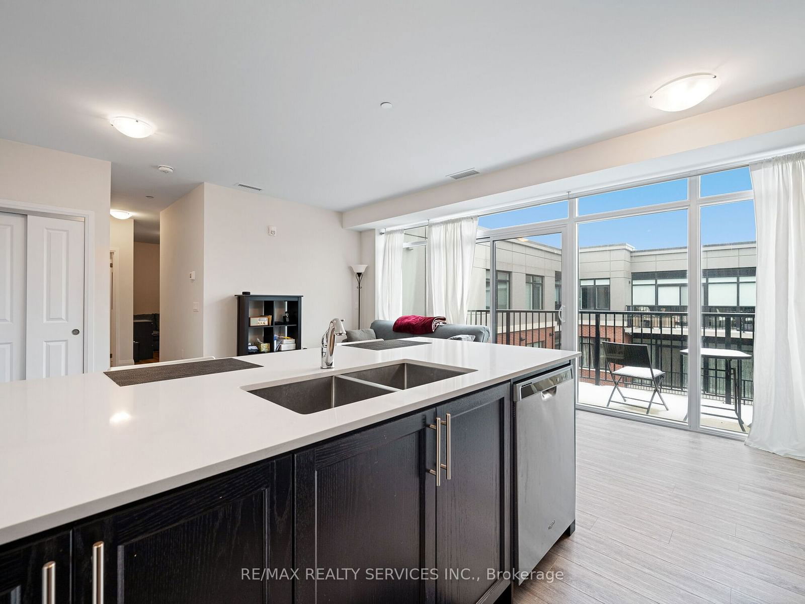 1 Redfern Ave, unit 416 for sale