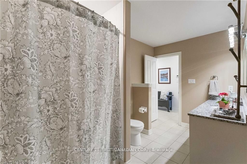 375 EDITH CAVELL Blvd, unit 6 for sale