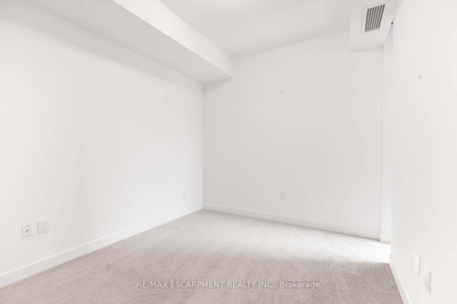 450 Dundas St, unit 407 for rent