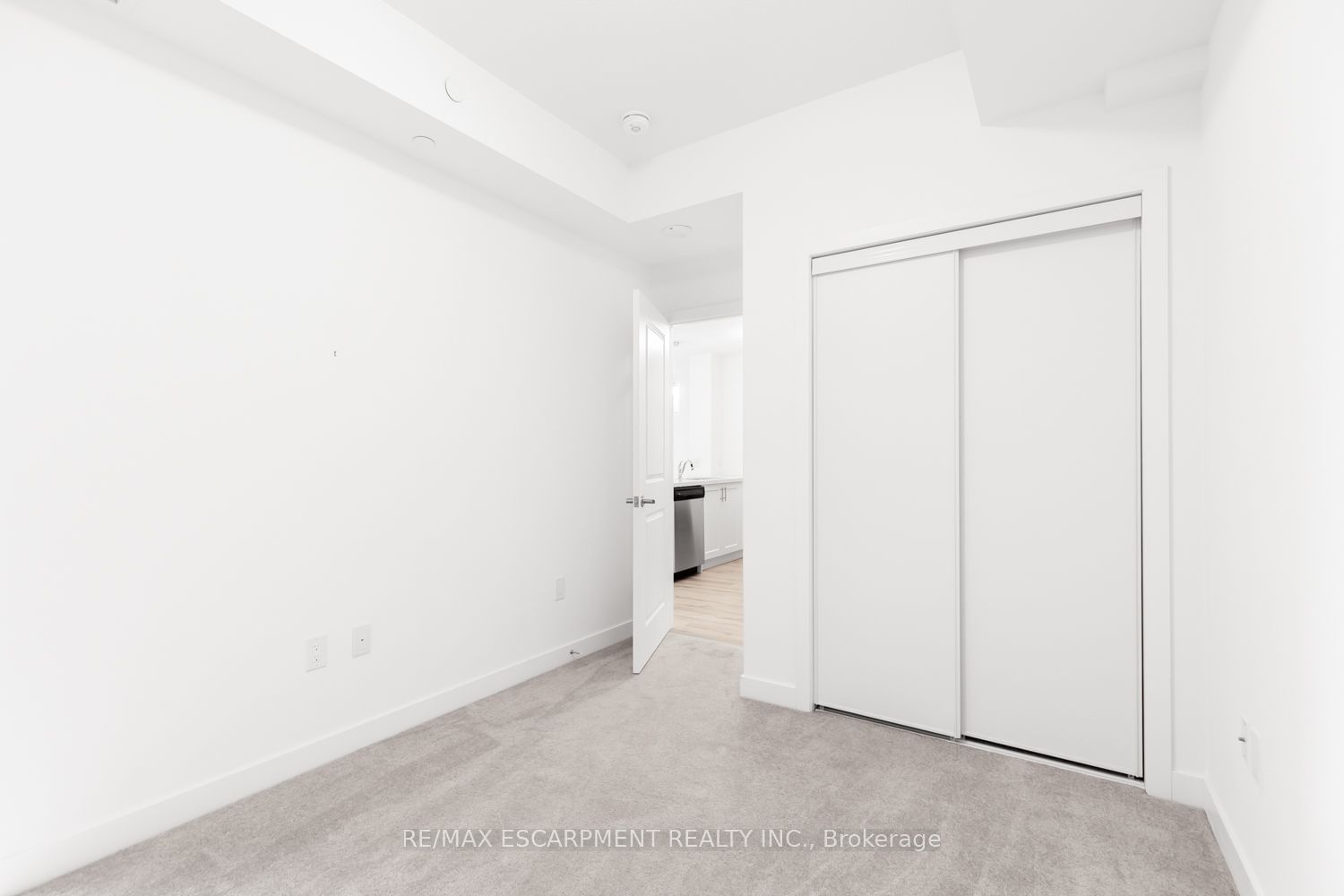 450 Dundas St, unit 407 for rent