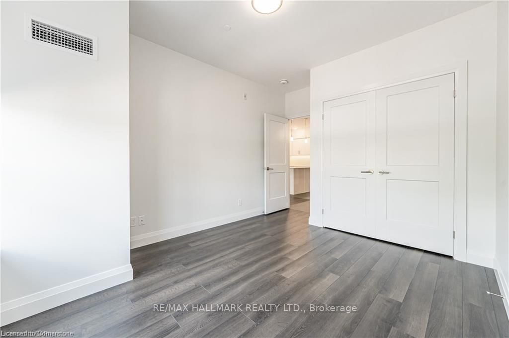 399 Queen St S, unit 414 for rent