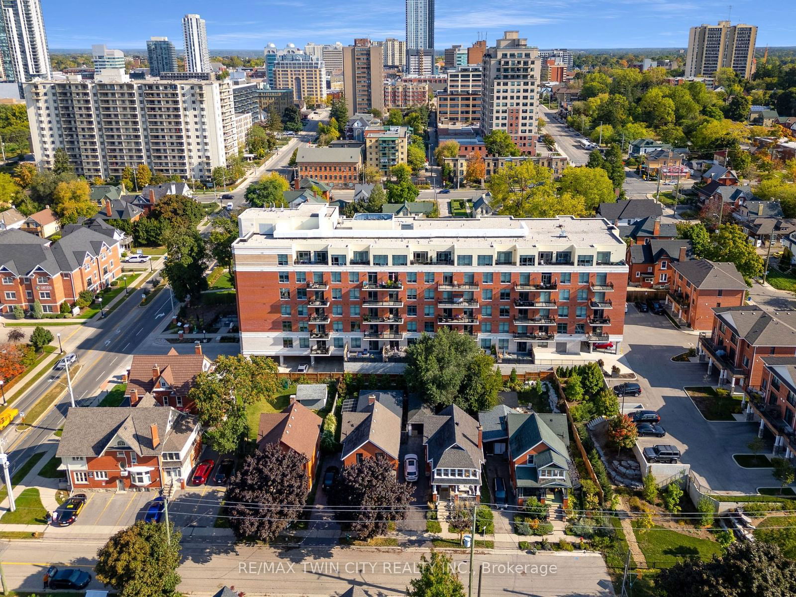 399 Queen St S, unit 211 for sale