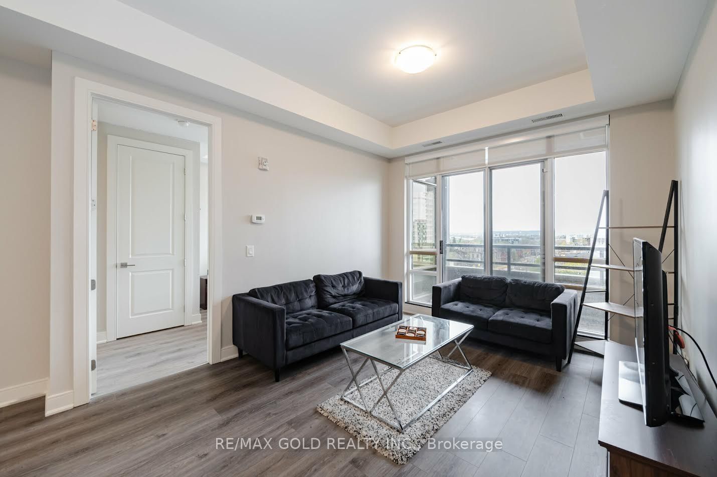 150 Main St W, unit 806 for sale