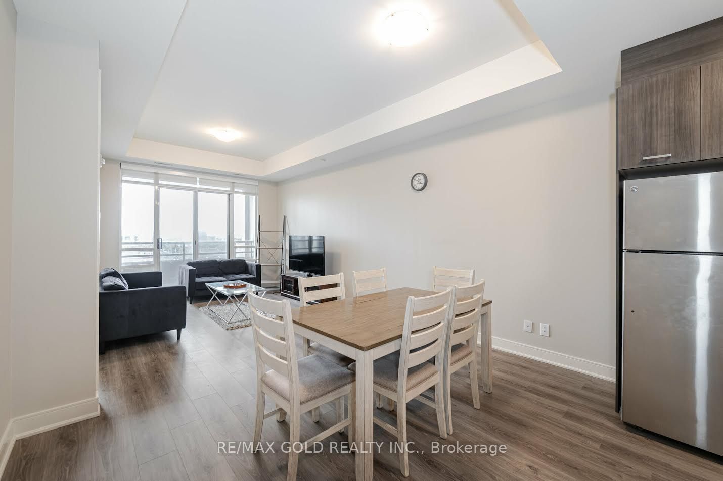 150 Main St W, unit 806 for sale