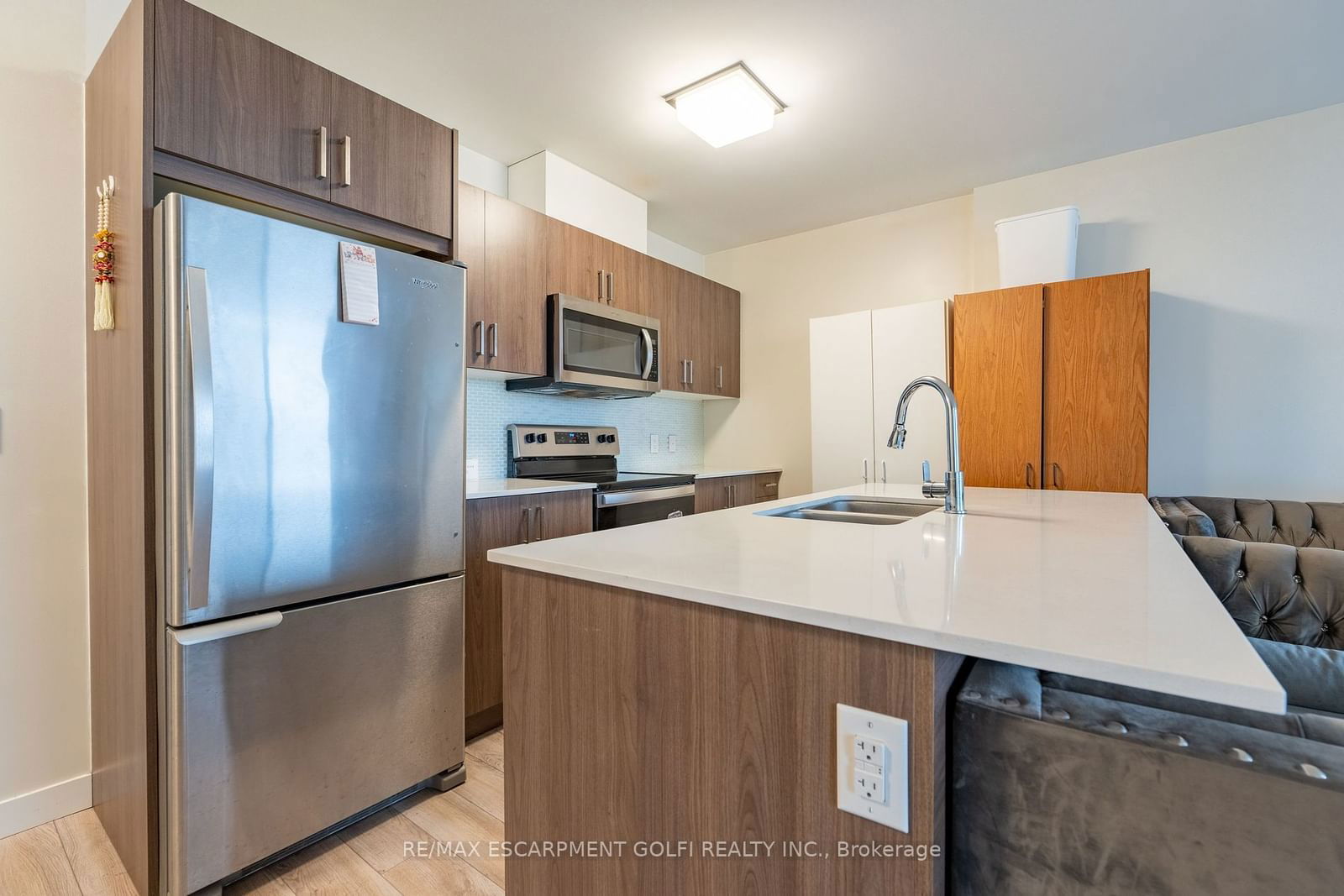 467 CHARLTON Ave E, unit 305 for sale