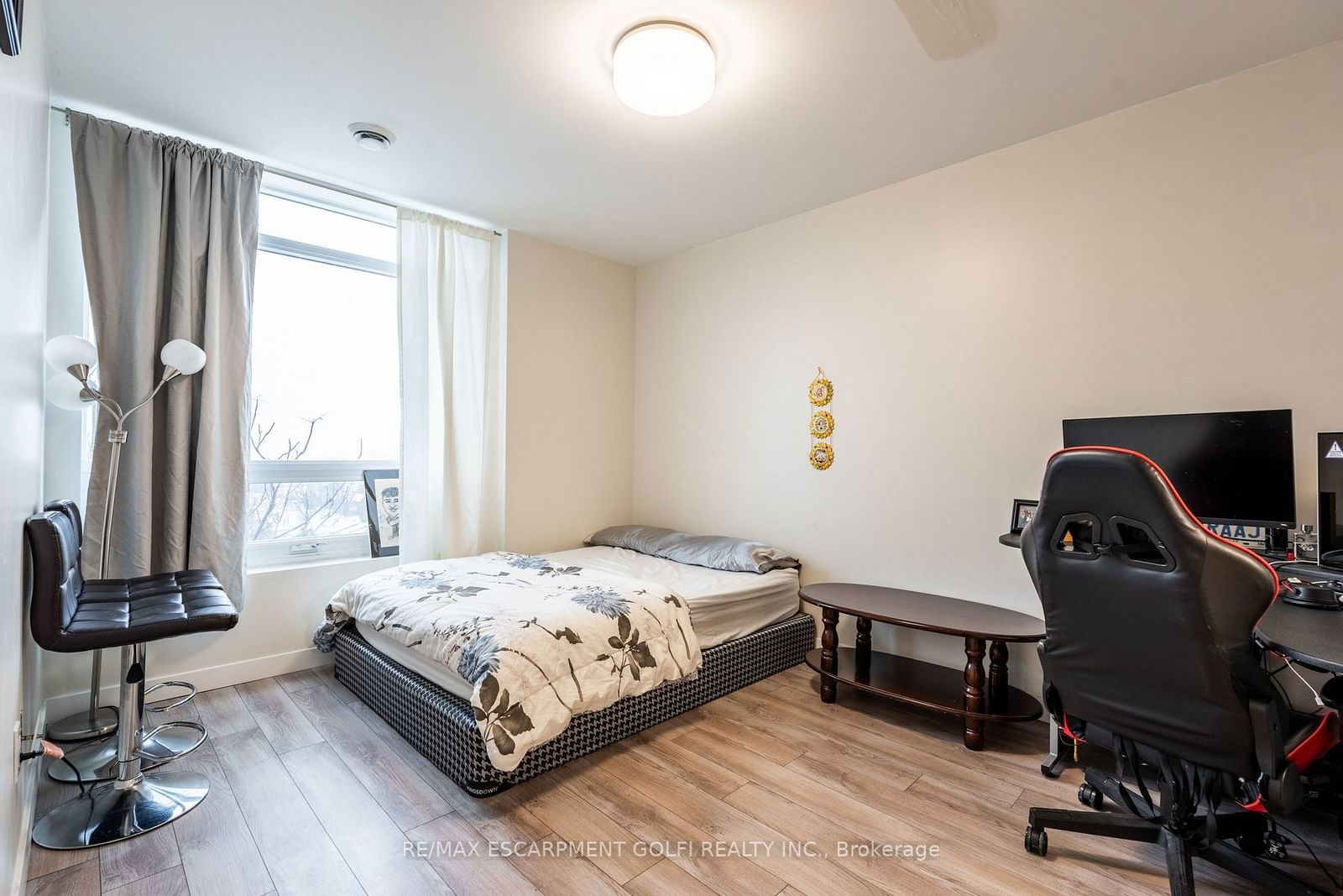 467 CHARLTON Ave E, unit 305 for sale