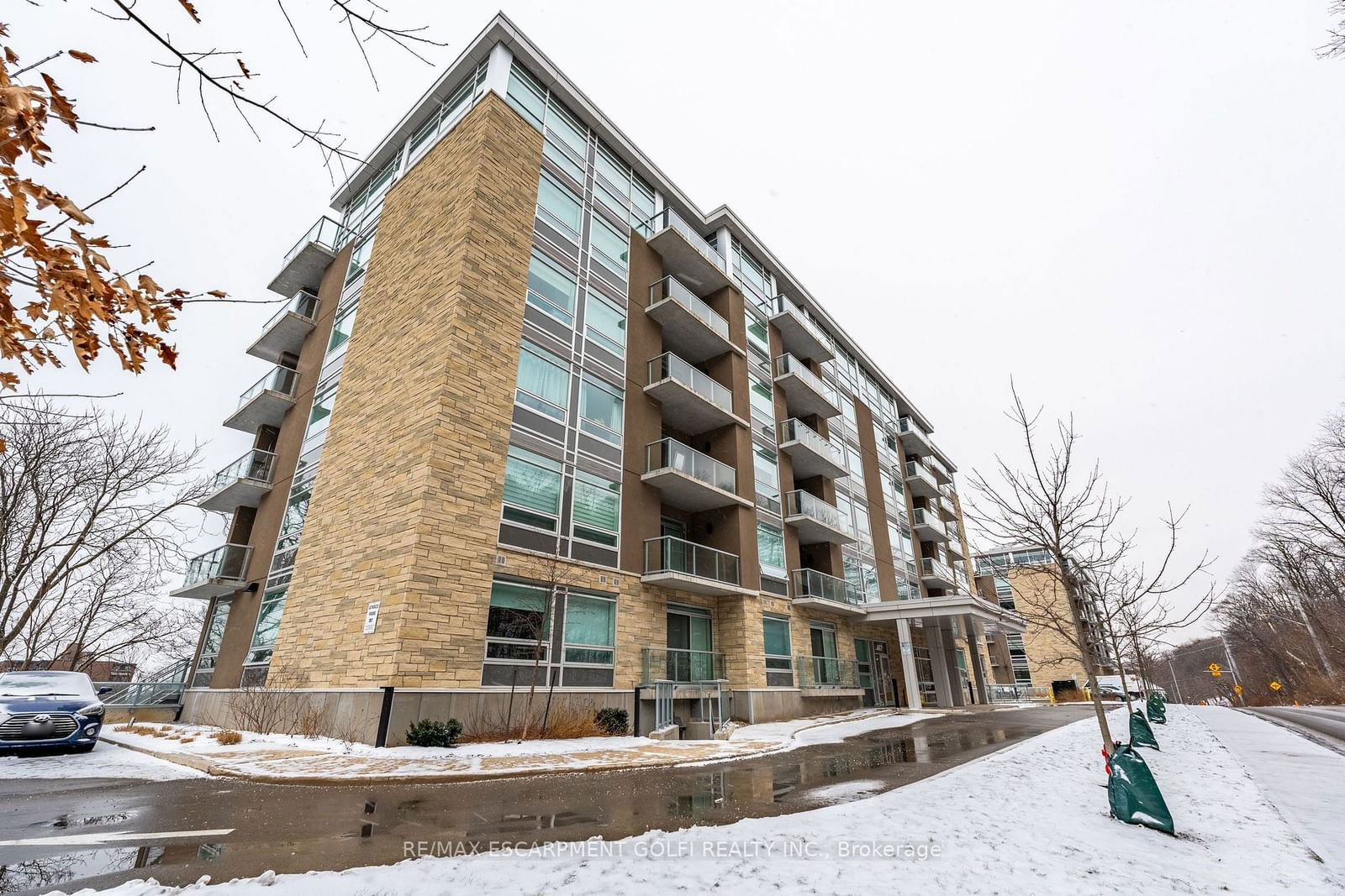 467 CHARLTON Ave E, unit 305 for sale