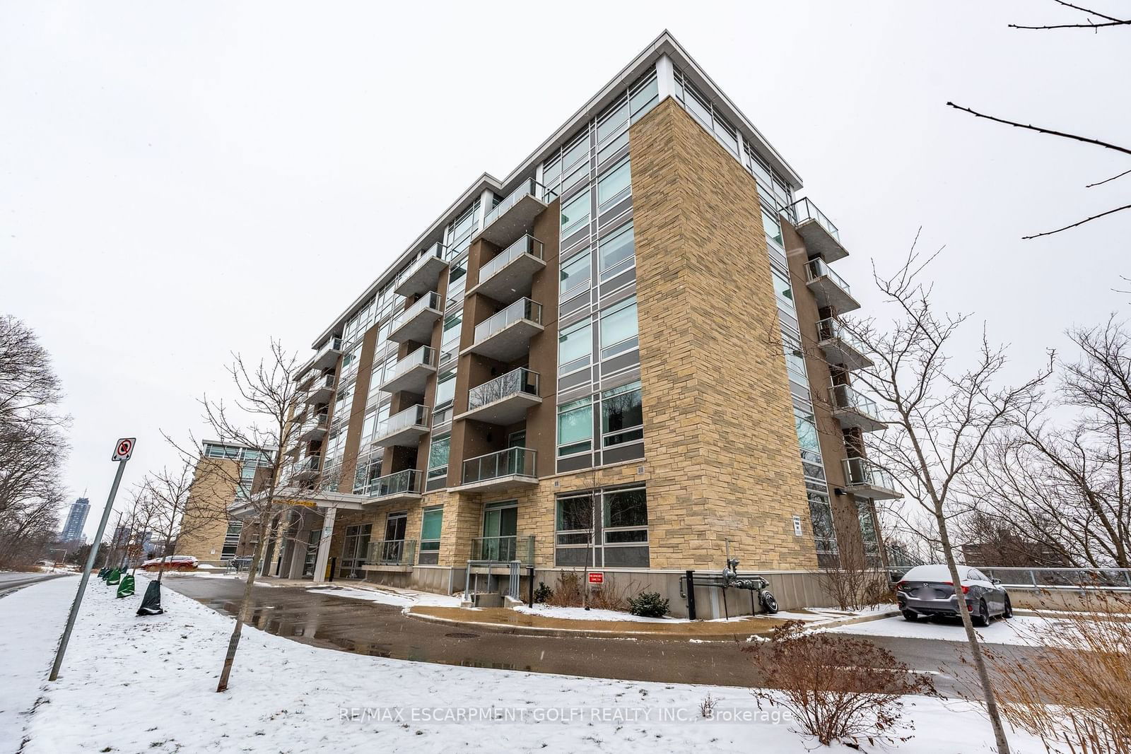 467 CHARLTON Ave E, unit 305 for sale