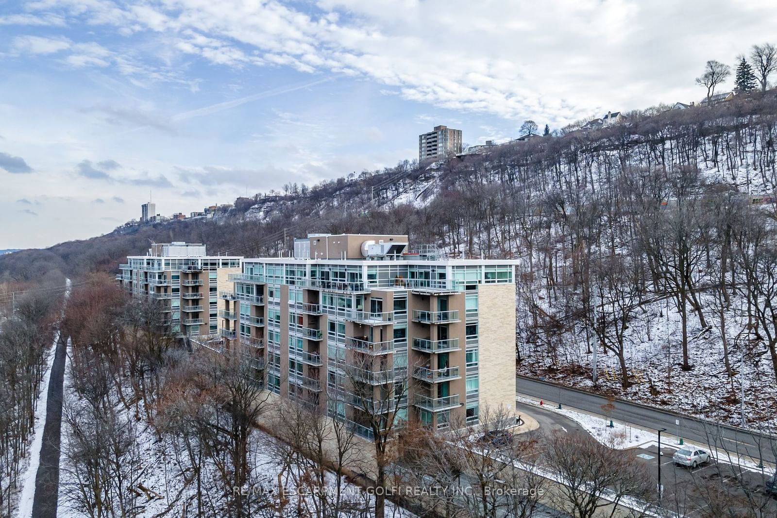 467 CHARLTON Ave E, unit 305 for sale