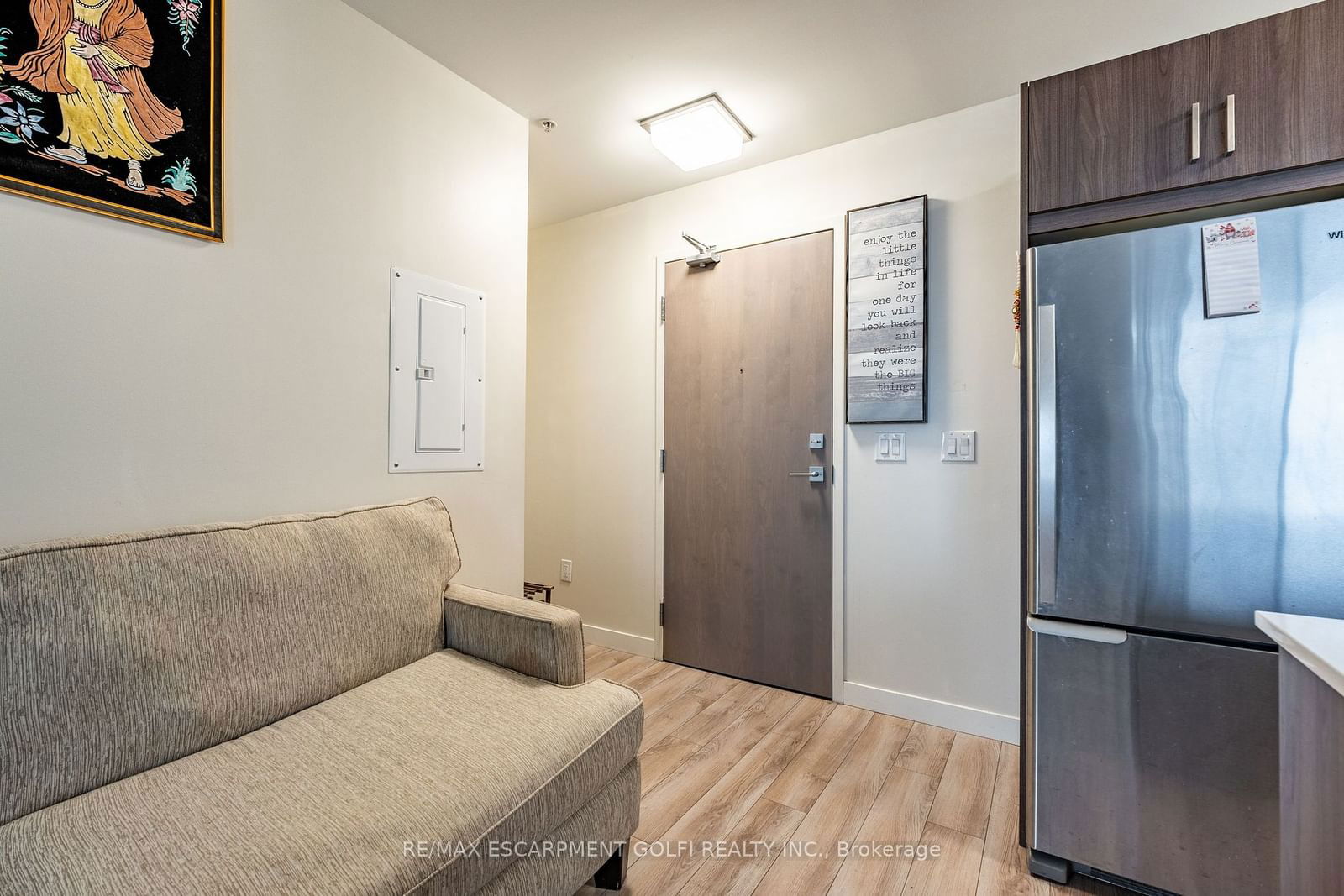 467 CHARLTON Ave E, unit 305 for sale