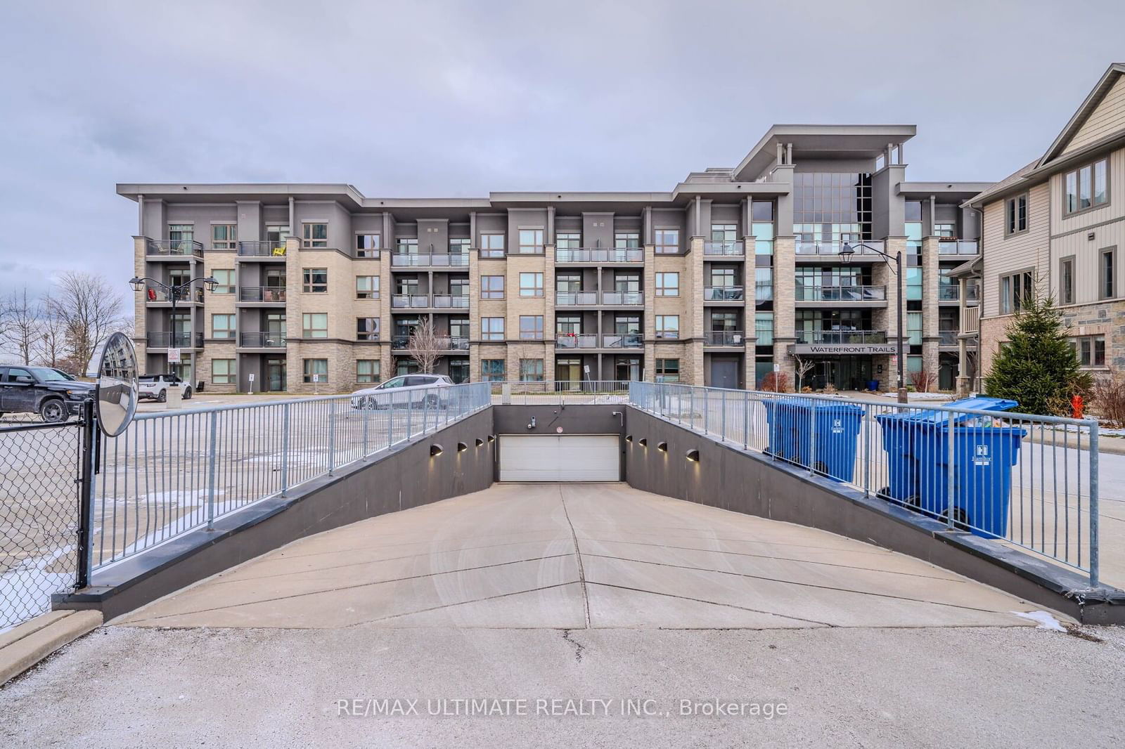 35 Southshore Cres, unit 214 for rent