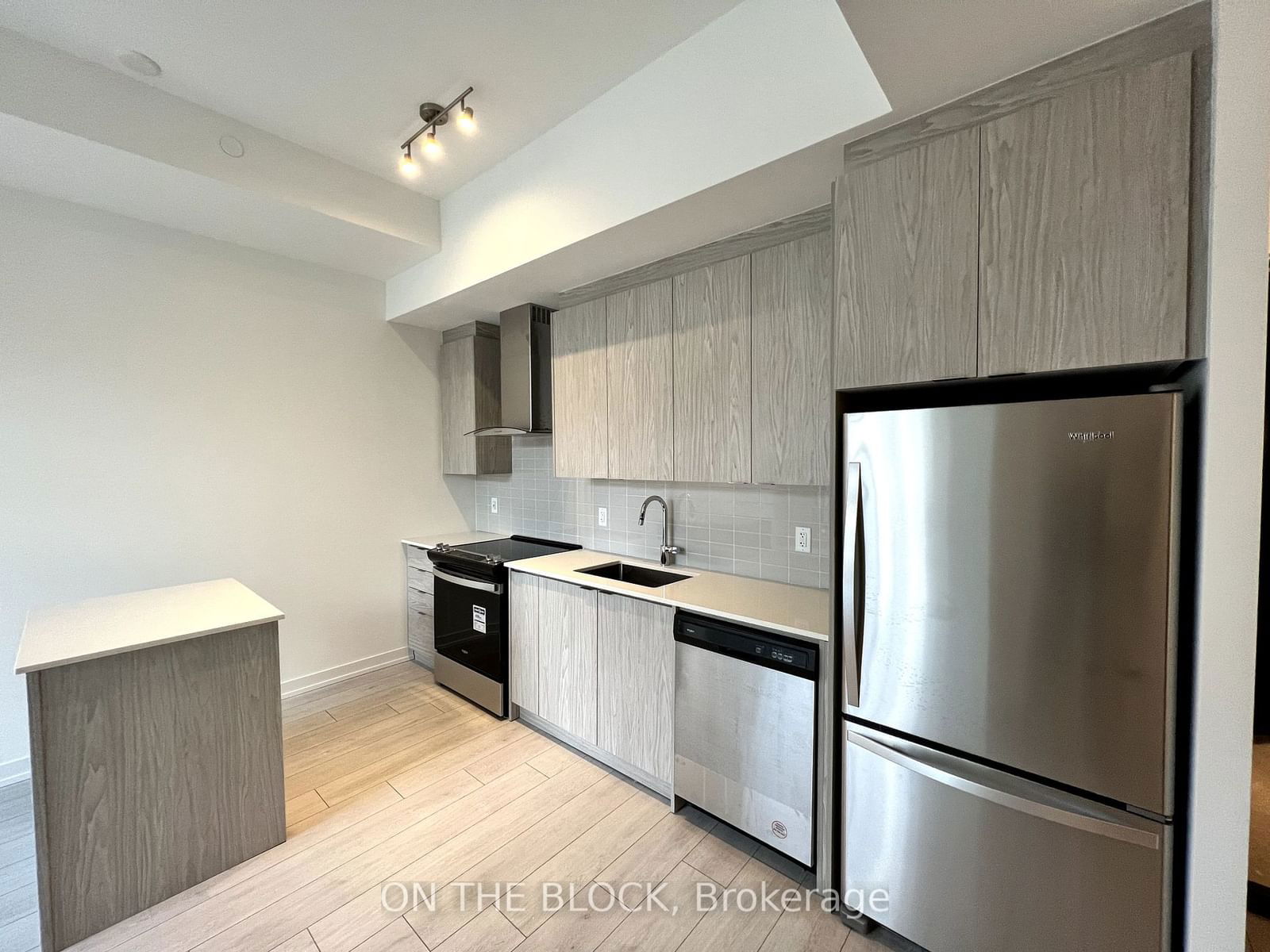 55 Duke St W, unit 432 for rent