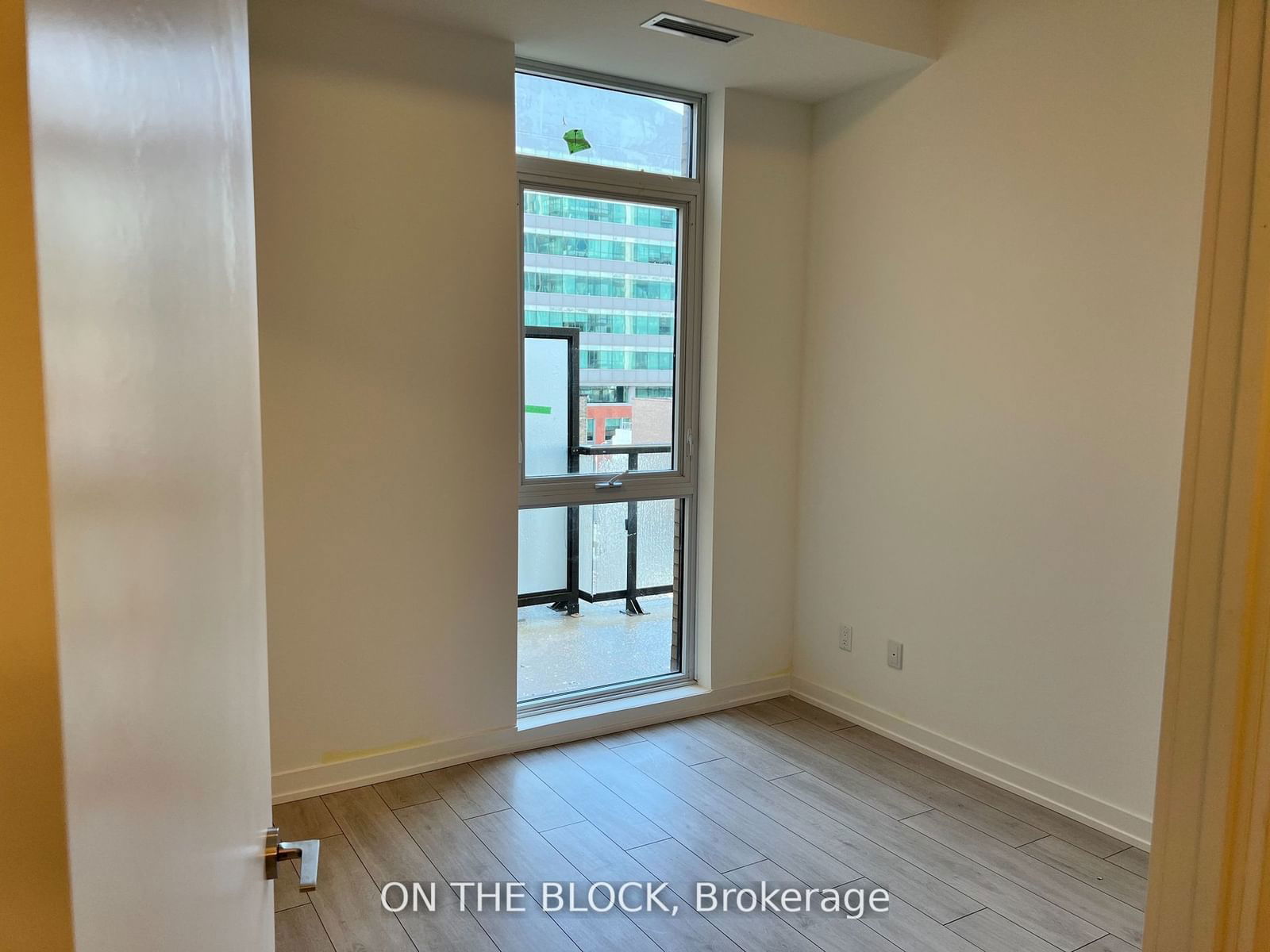 55 Duke St W, unit 432 for rent