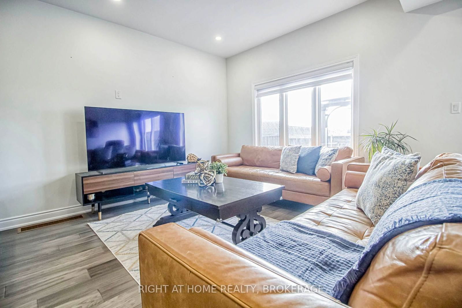 Sapphire Townhomes, Hamilton, Toronto