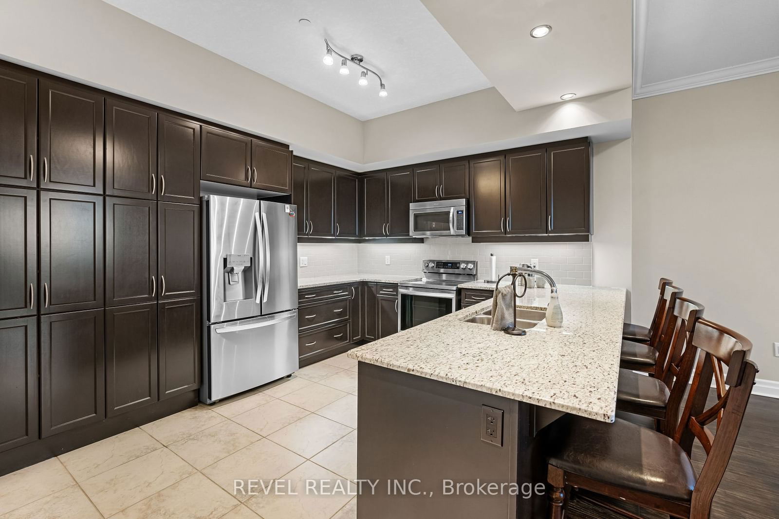 240 Villagewalk Blvd, unit 1105 for sale