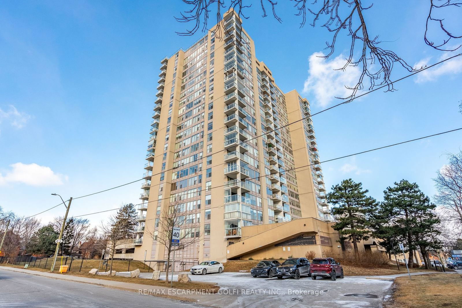 75 Queen St, unit 1804 for sale