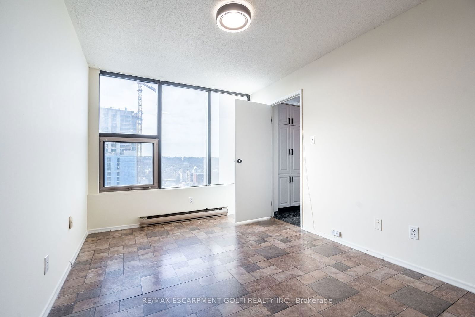 75 Queen St, unit 1804 for sale