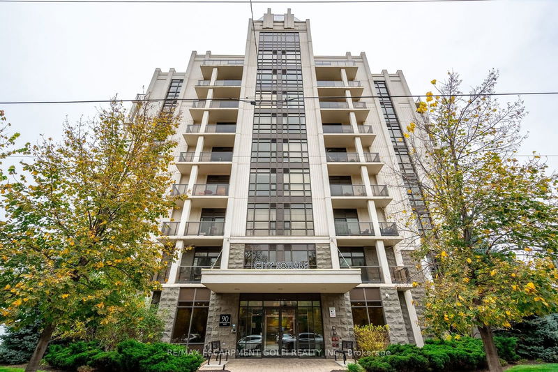 90 Charlton Ave W, unit 806 for sale