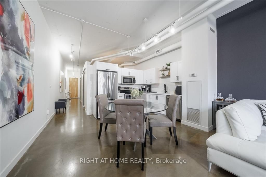 66 Bay St S, unit 312 for sale